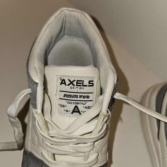 Axel Arigato White and Gray Sneakers - Picture 2 of 16